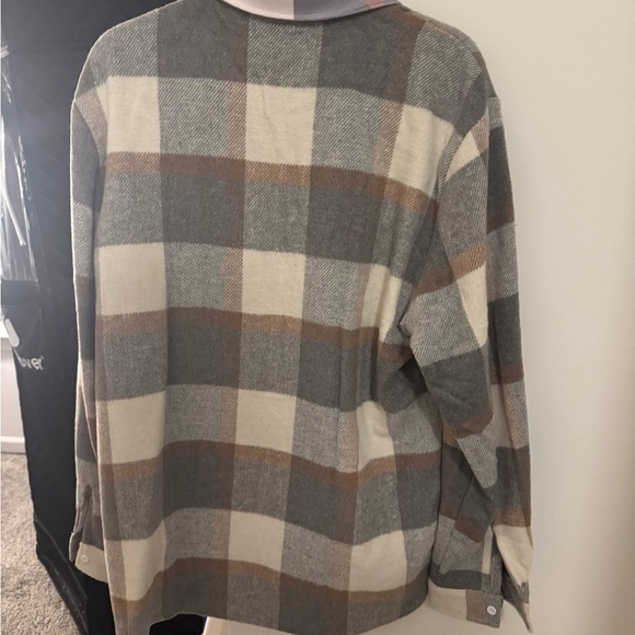 Flannel button up Long Sleeve - Picture 4 of 4